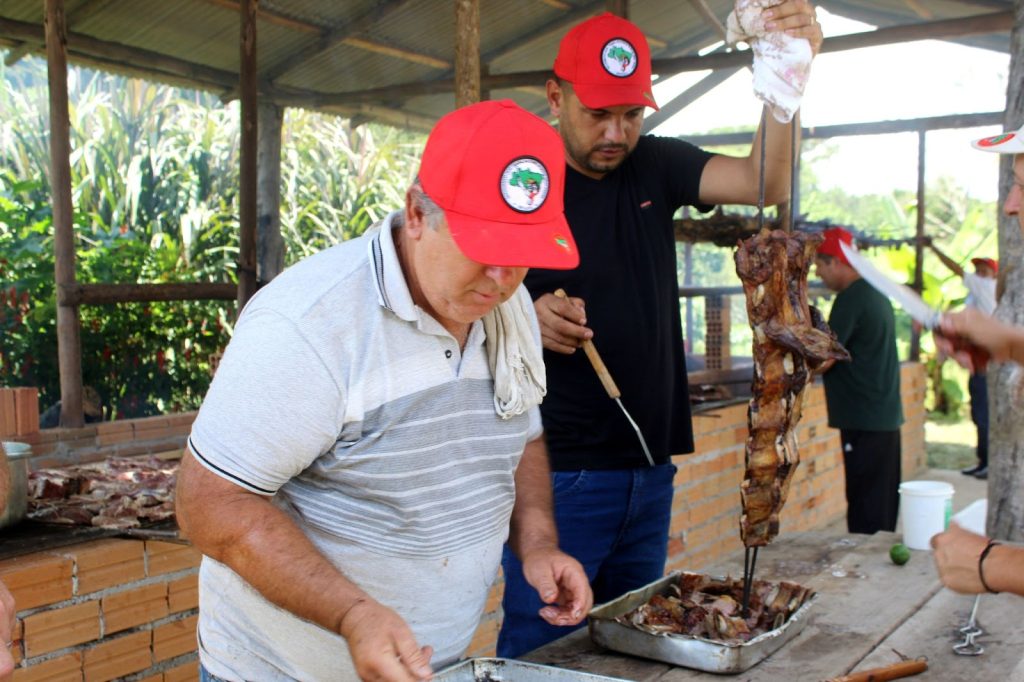 Assentamento Contestado celebra 26 anos com churrasco, futebol e feira neste domingo Assentamento Contestado celebra 26 anos com churrasco, futebol e feira neste domingo