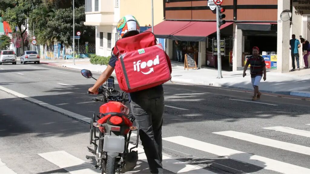 Entregadores de APPs fazem greve por mais direitos e contra precarização