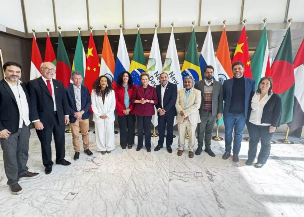 Dilma recebe parlamentares do MST para tratar de parcerias do movimento com Banco do BRICS