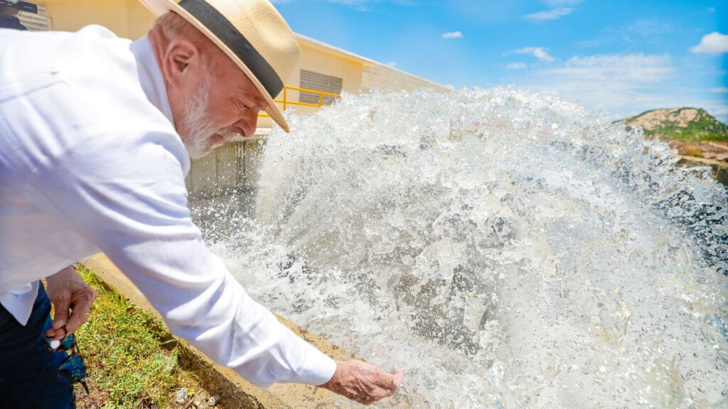Medidas ambientais e de infraestrutura buscam enfrentar seca e garantir acesso à água Medidas ambientais e de infraestrutura buscam enfrentar seca e garantir acesso à água