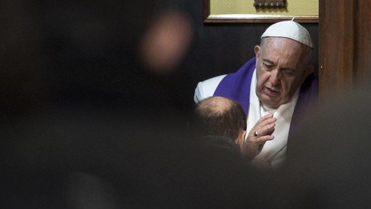 Depois de um mês, Vaticano divulga foto do Papa Francisco