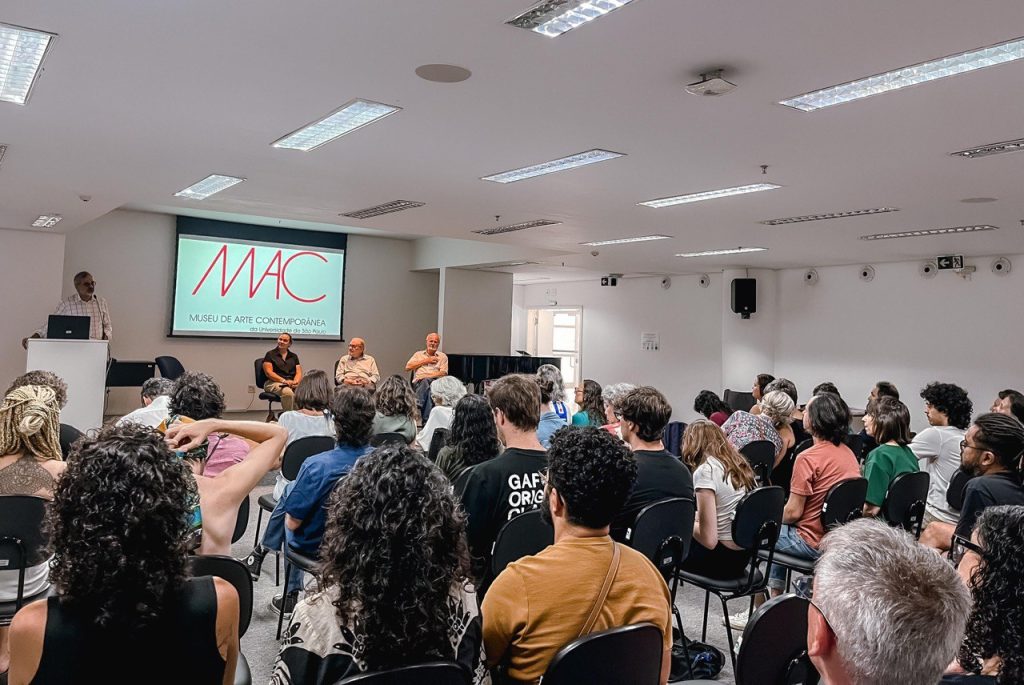 “Esta exposição é um convite para não pararmos nunca de lutar”