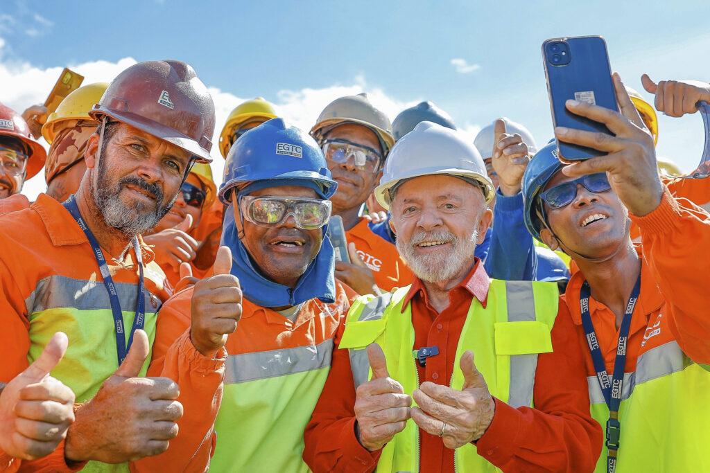Lula comemora obras do Novo PAC, que investe R$ 15 bilhões na Via Dutra