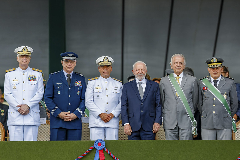 Comandante do Exército ressalta devoção constitucional em cerimônia com Lula