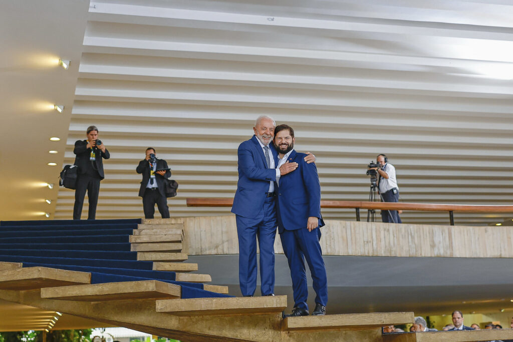 Lula e Boric defendem integração sul-americana contra instabilidade global