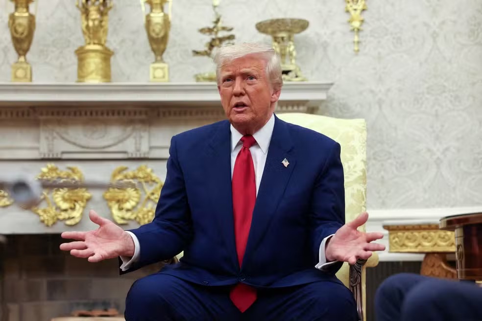 Trump suspende tarifas após sugerir compra de ações e levanta suspeitas