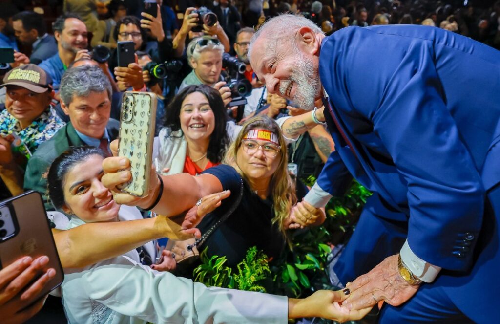 Lula diz que país responderá ao tarifaço de Trump com “medidas cabíveis”