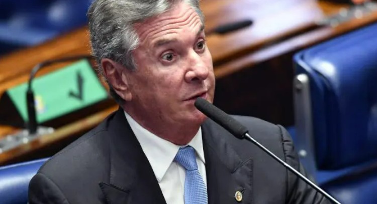 Moraes quer provas sobre doenças para avaliar prisão domiciliar de Collor