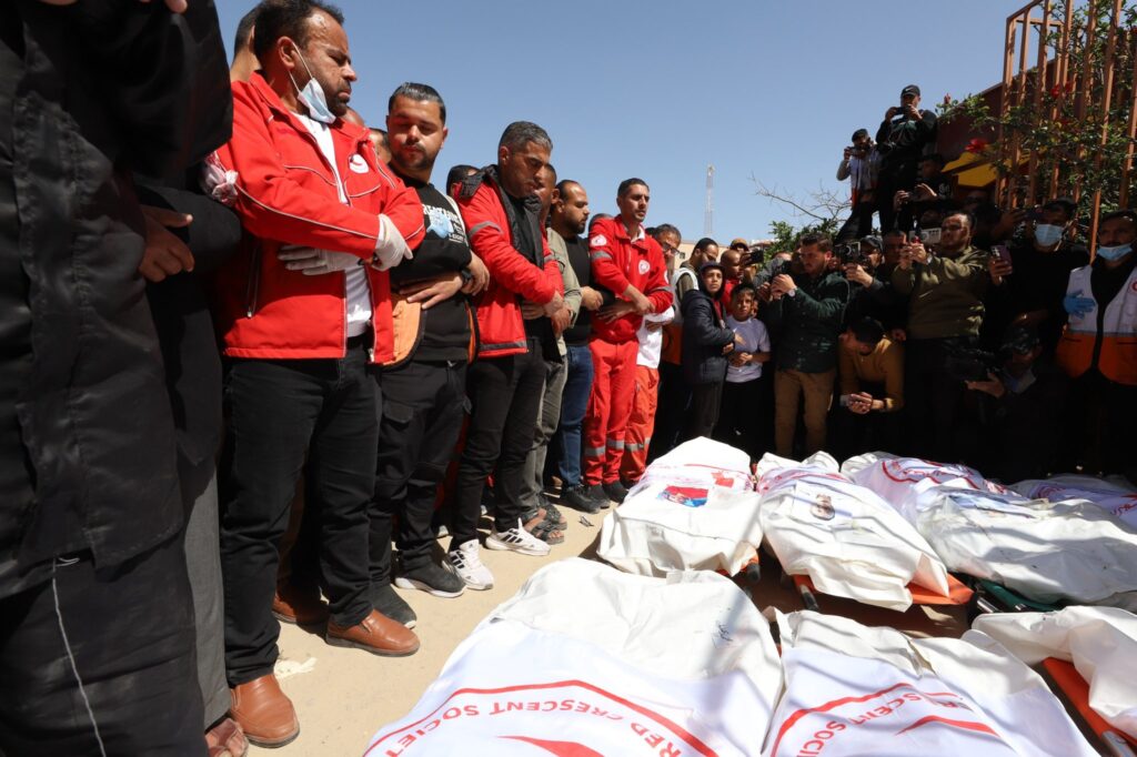 Farsa israelense é revelada com vídeo de ataque fatal contra 15 socorristas Farsa israelense é revelada com vídeo de ataque fatal contra 15 socorristas