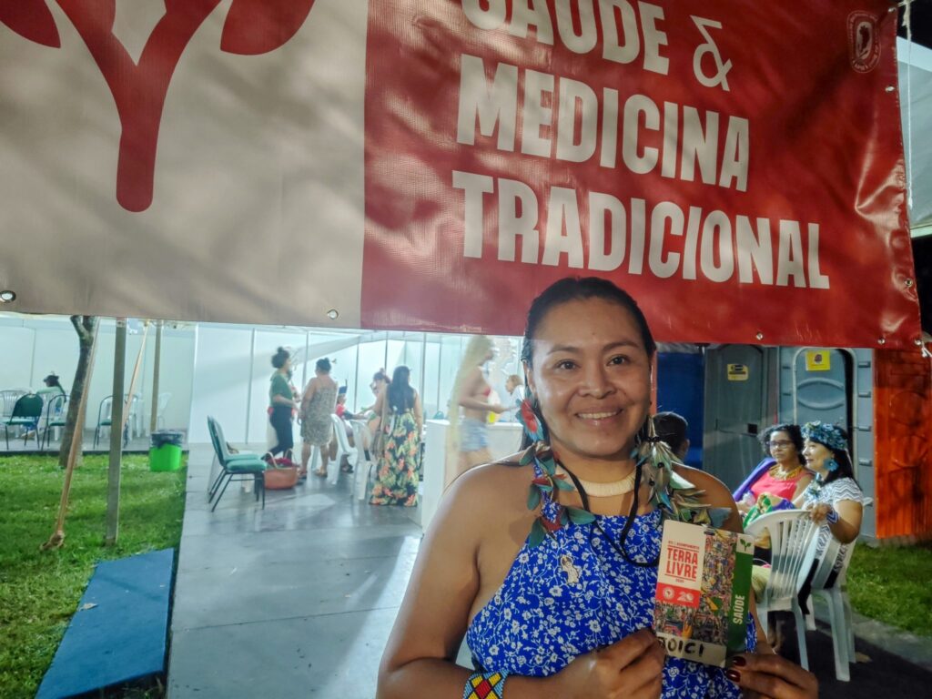 Tenda da Saúde no Acampamento Terra Livre ofereceu medicina,  saberes ancestrais e práticas integrativas
