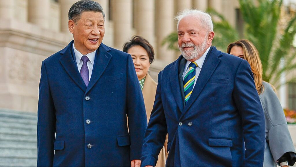 Lula irá à China em maio para avançar em acordos com Xi Jinping