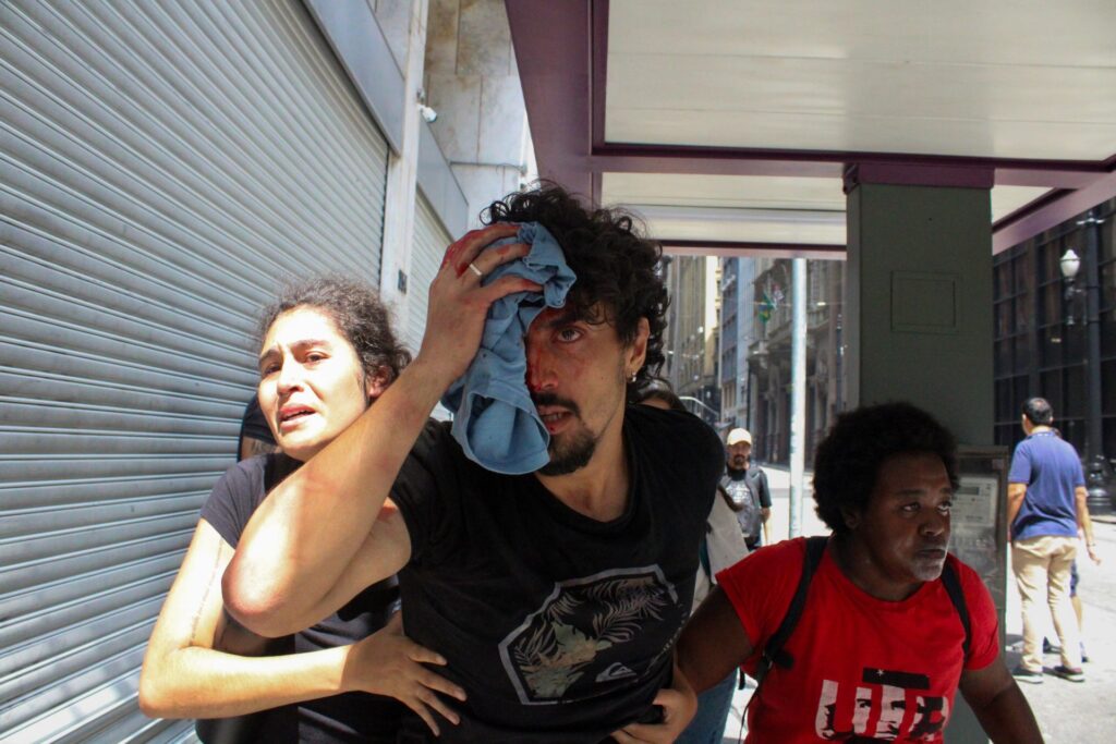 Polícia de São Paulo agride manifestantes que lutam contra a privatização dos trens