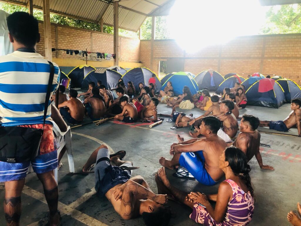 Após dez dias bloqueando BR-163 contra marco temporal, indígenas Munduruku entregam carta a caminhoneiros