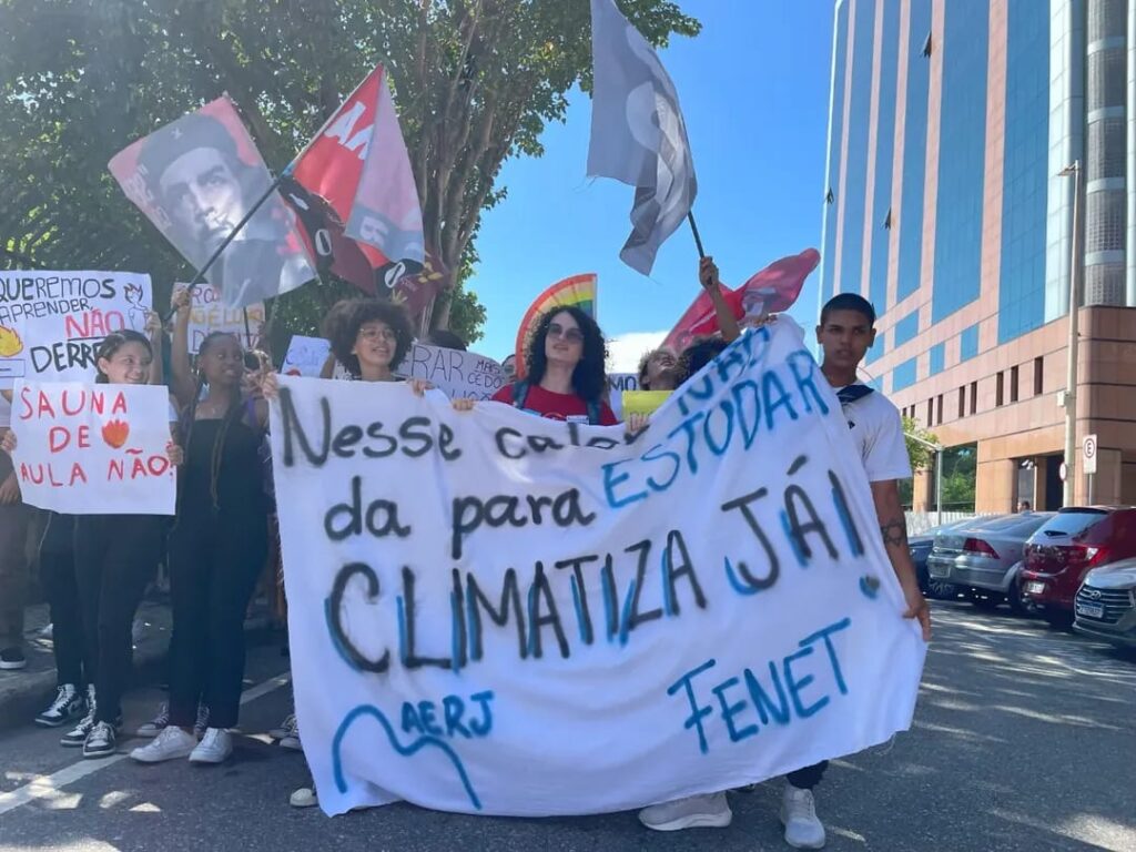 Estudantes lutam por climatização de escolas Estudantes lutam por climatização de escolas