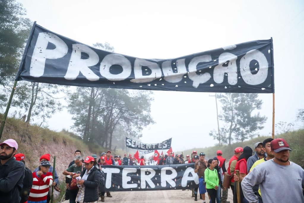 Marcha do MST por Reforma Agrária e justiça social segue até Porto Alegre (RS)