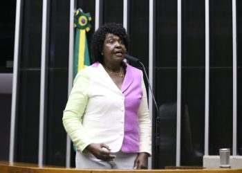 Câmara aprova voto de pesar pela morte do Papa Francisco e parlamentares enaltecem o seu legado