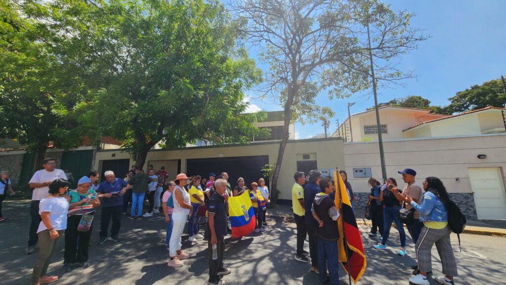 Equatorianos não conseguem votar na Venezuela, maior colégio eleitoral na América Latina