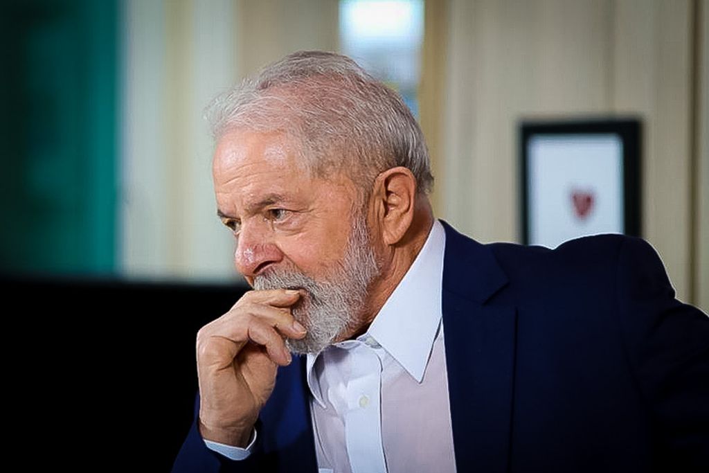 Equador: Lula reconhece reeleição de Noboa em nota breve