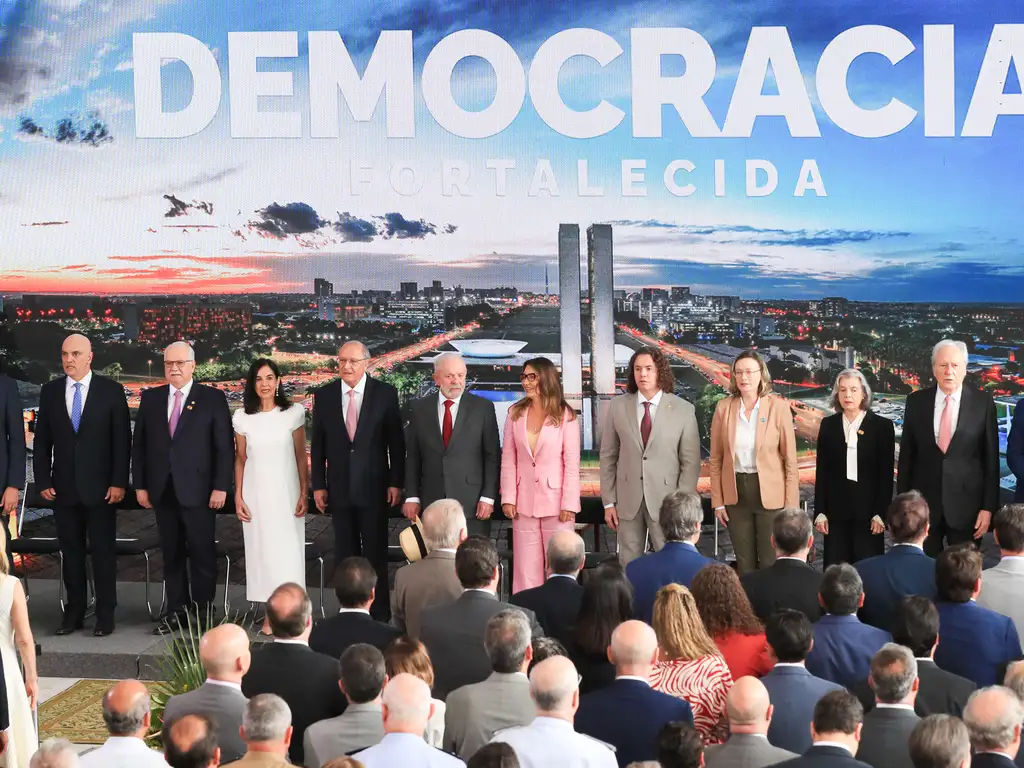 O mercado afronta a democracia
