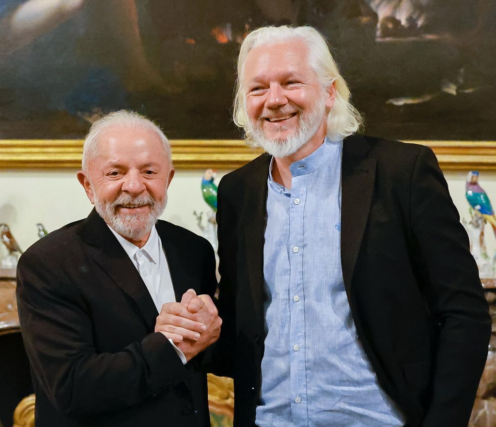 Lula revela que se reuniu com Julian Assange no Vaticano