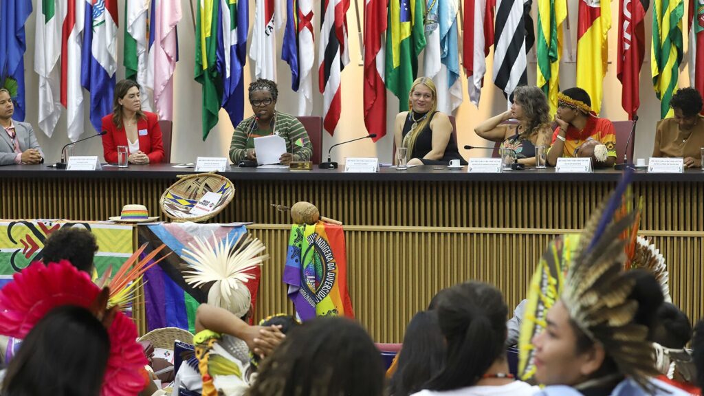 Saiba como proteger pessoas LGBTQIAPN+ com ajuda de manual