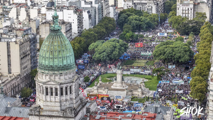 Centrais argentinas consideram greve geral um “sucesso retumbante” Centrais argentinas consideram greve geral um “sucesso retumbante”