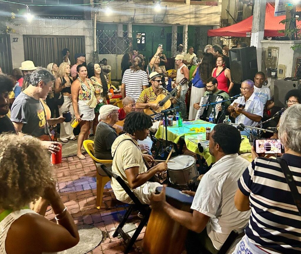 Tradição que resiste: conheça o Rumo do Vento, espaço cultural de Seu Regi de Itapuã