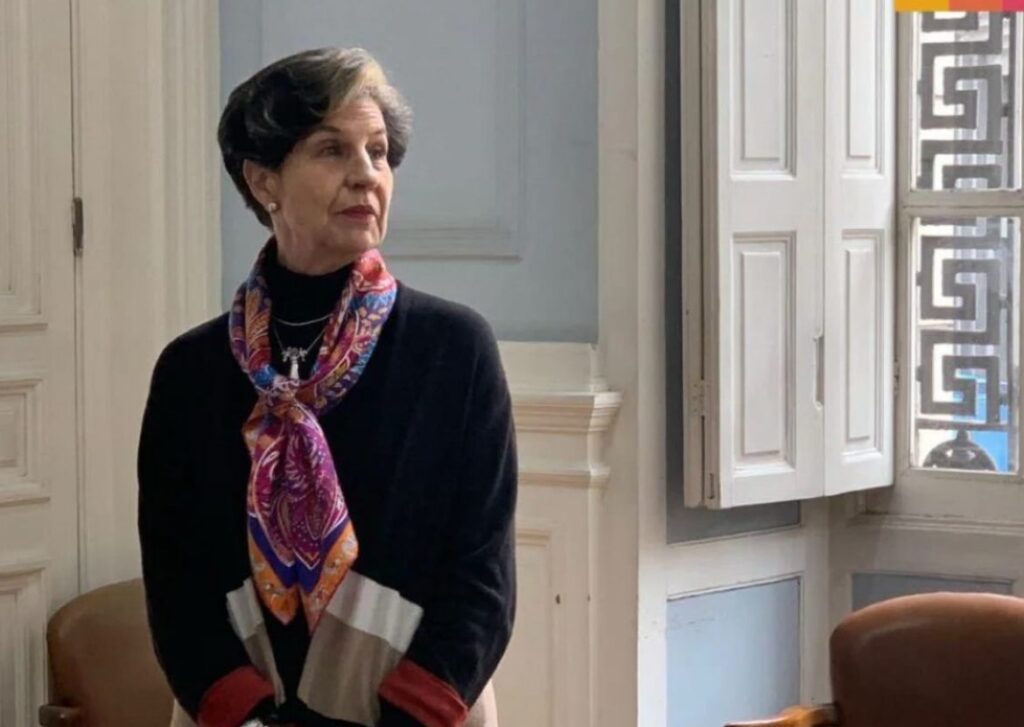 ‘Apesar de saída forçada e injusta, vou de cabeça erguida’, afirma Isabel Allende após cassação de mandato