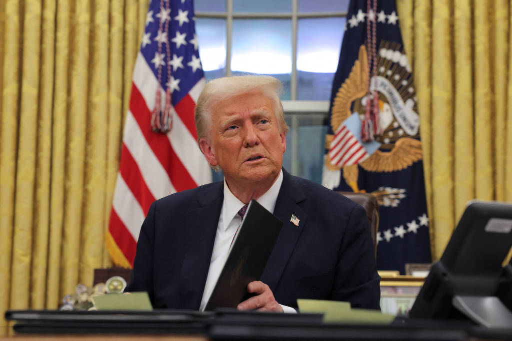 Justiça dos EUA freia Trump e impede expulsão de estrangeiros de Harvard