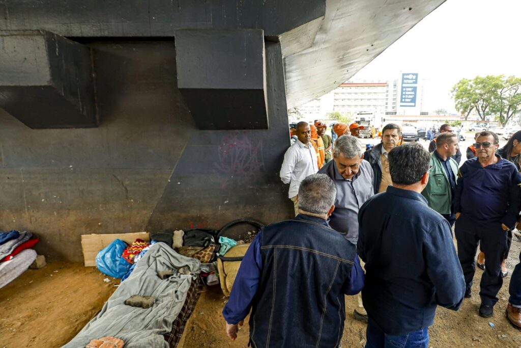 Dois homens em situação de rua morrem de frio em Porto Alegre