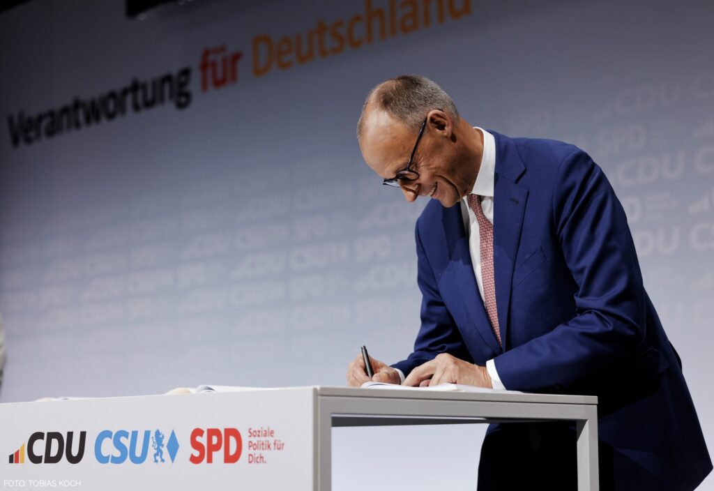 Merz toma posse na Alemanha sob desconfiança e dependência