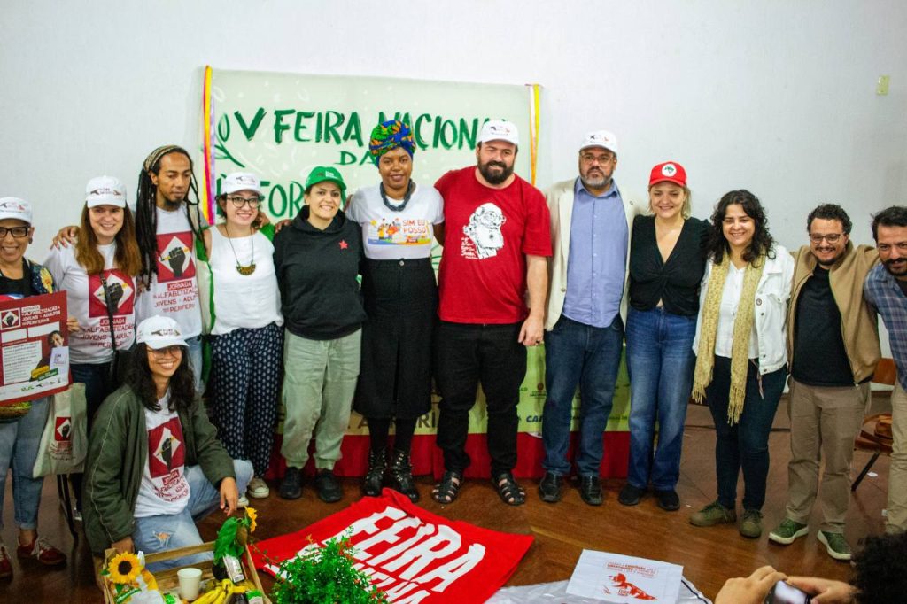 “Romper as cercas do analfabetismo”: MST lança Jornada Nacional de Alfabetização nas Periferias