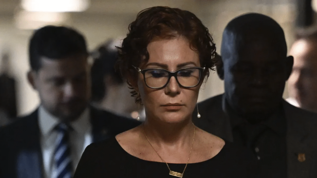Moraes nega suspensão de processo e Zambelli fica mais próxima da prisão Moraes nega suspensão de processo e Zambelli fica mais próxima da prisão