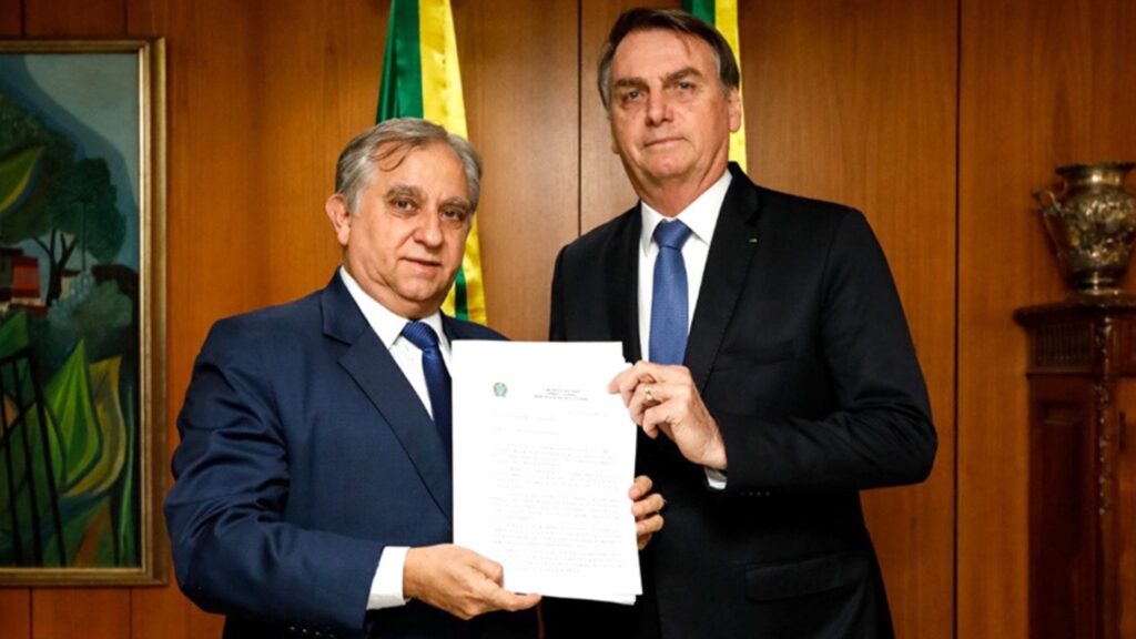 Senador do PL confessa que sabia e avisou Bolsonaro sobre fraude no INSS