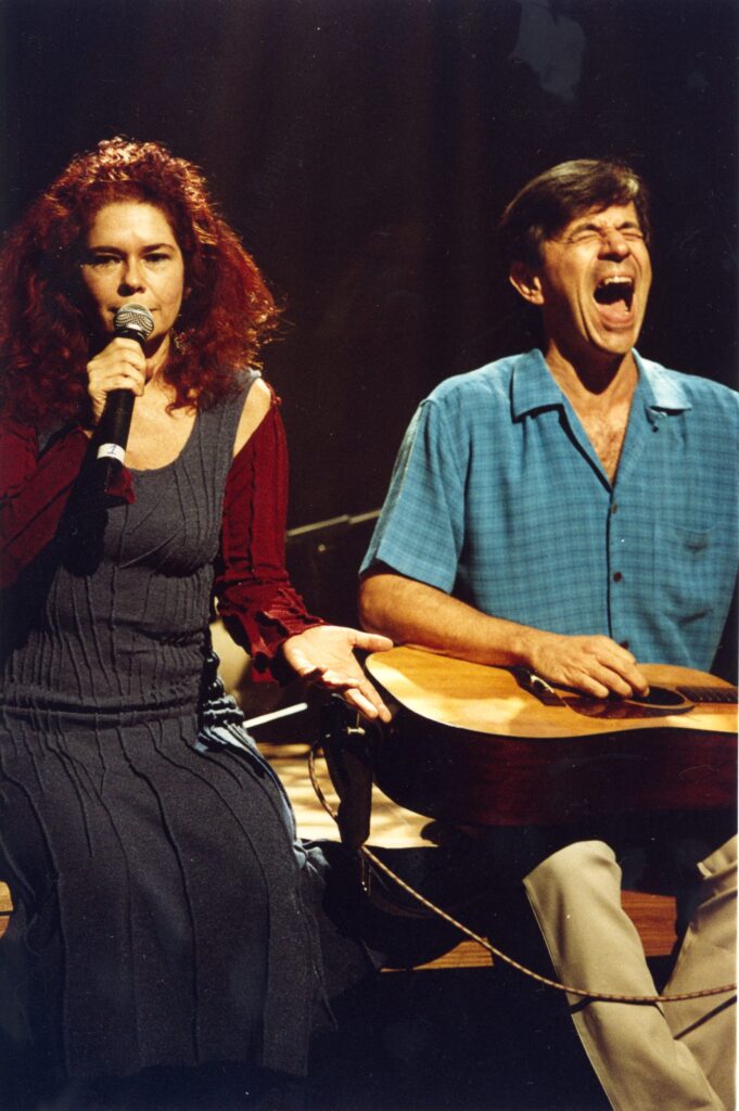 Ocupação Palavra Cantada relembra a música infantil da dupla em exposição no Itaú Cultural