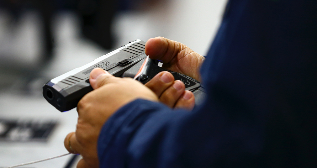 Bancada do Proarmas finge defender direitos sociais para estimular armamentismo