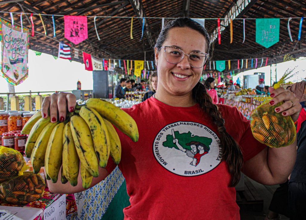 Atos políticos celebram dez anos da Feira Nacional da Reforma Agrária em São Paulo