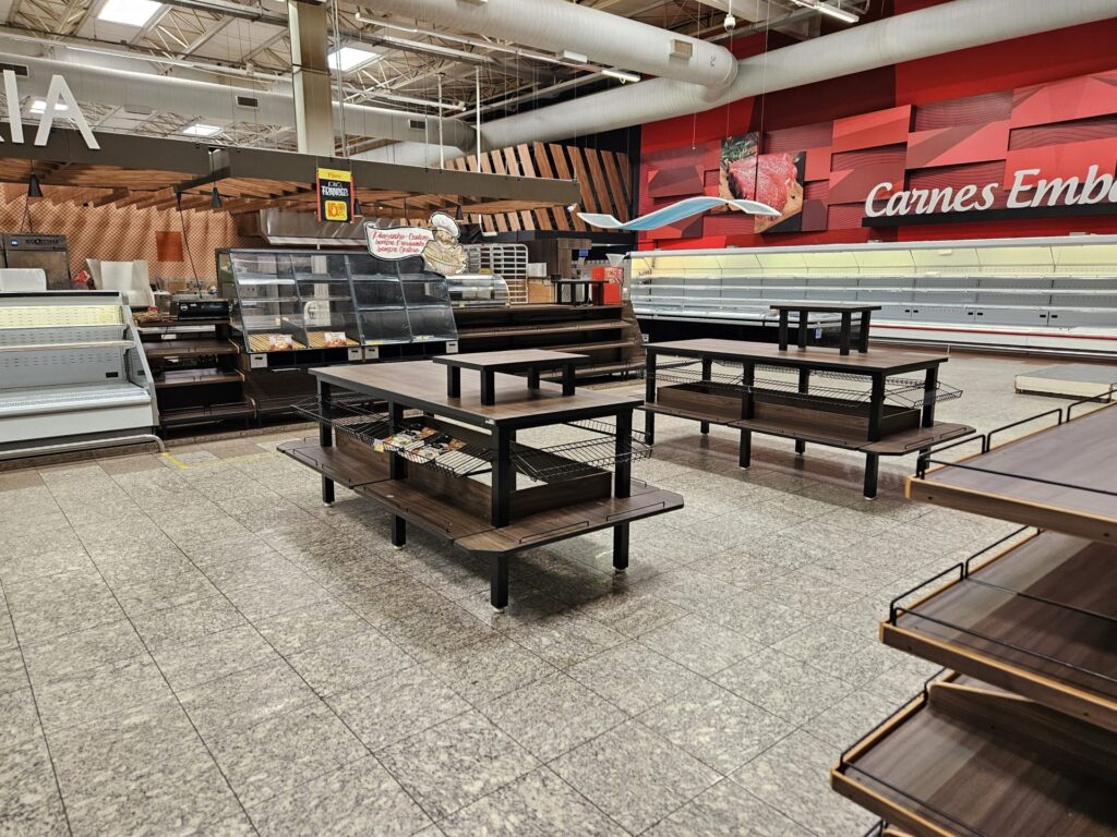 Trabalhadores não recebem seus salários e paralisam atividades