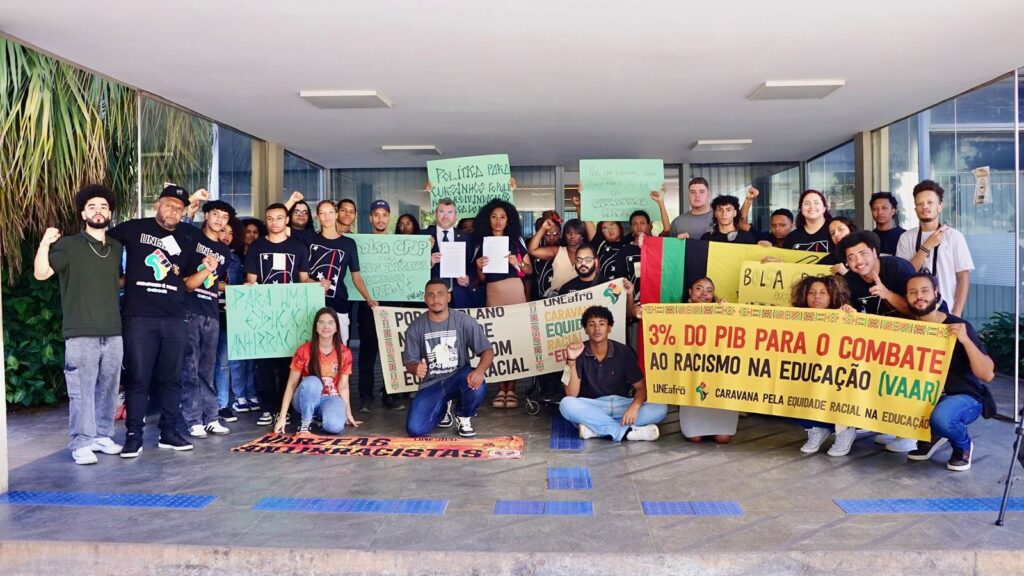 Uneafro ocupa MEC e pede mudanças em edital de apoio a cursinhos populares: ‘Por um CPOP inclusivo e justo’