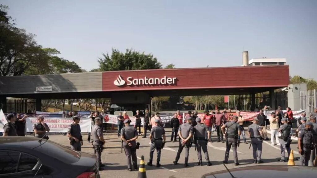 Audiência Pública denuncia fechamento de agências e terceirização fraudulenta no Santander