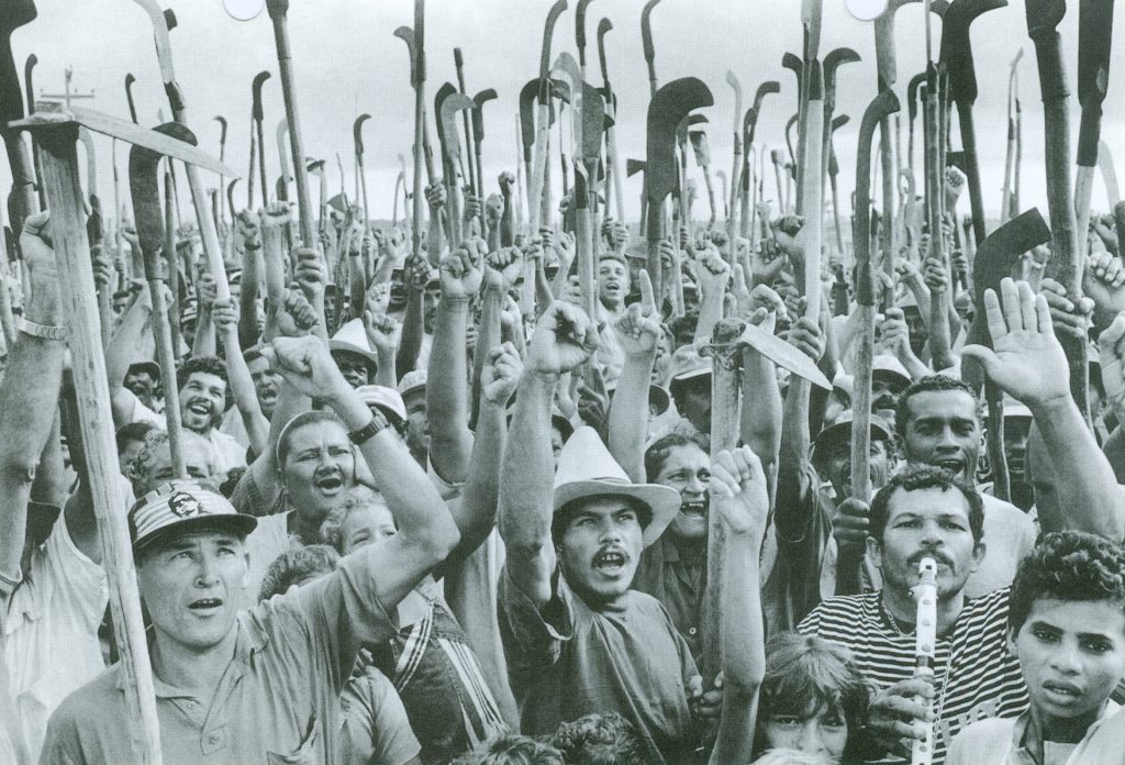 Brigada Apolônio de Carvalho da ENFF do MST presta homenagem ao fotógrafo Sebastião Salgado