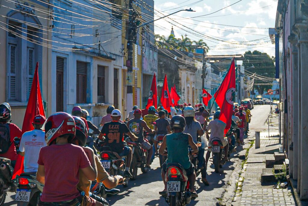 MST pede justiça durante sepultamento de agricultor atropelado em marcha do Abril Vermelho no Recife MST pede justiça durante sepultamento de agricultor atropelado em marcha do Abril Vermelho no Recife