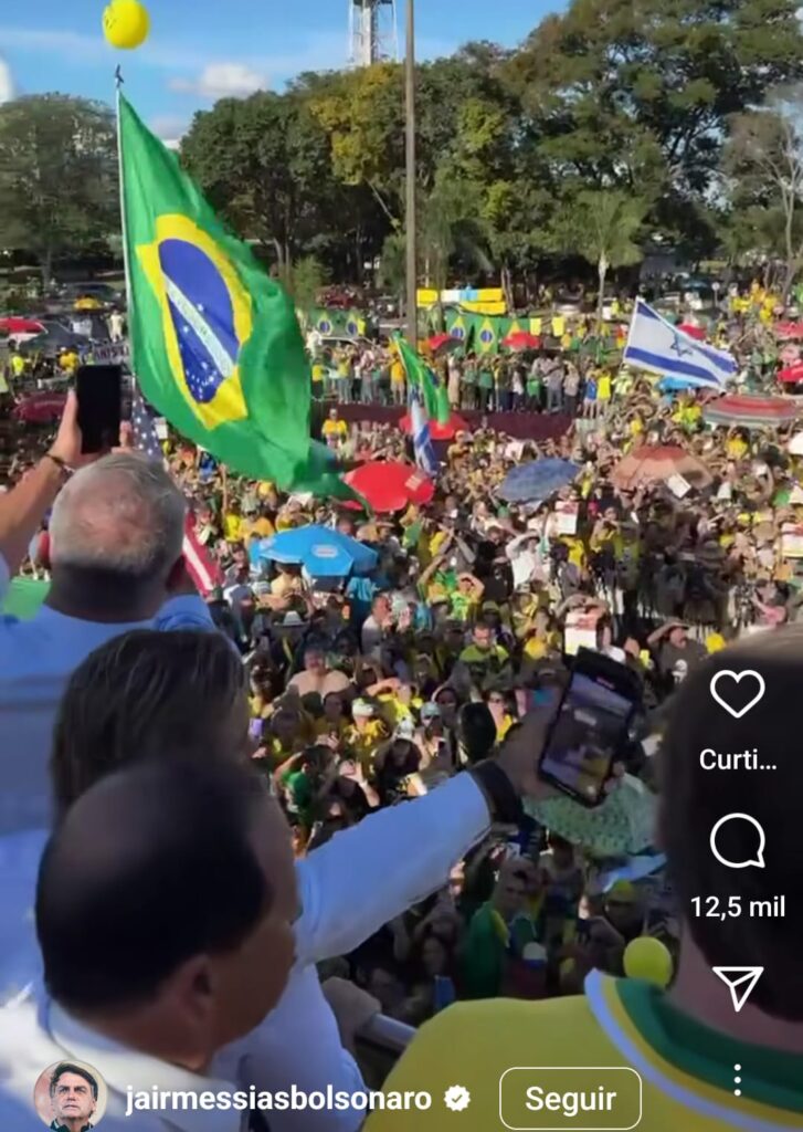 Três dias após alta, Bolsonaro participa de ato esvaziado em Brasília e pede anistia Três dias após alta, Bolsonaro participa de ato esvaziado em Brasília e pede anistia