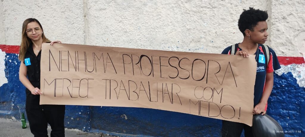Ato em BH denuncia aumento da violência nas escolas e tentativa de censura do governo Zema Ato em BH denuncia aumento da violência nas escolas e tentativa de censura do governo Zema