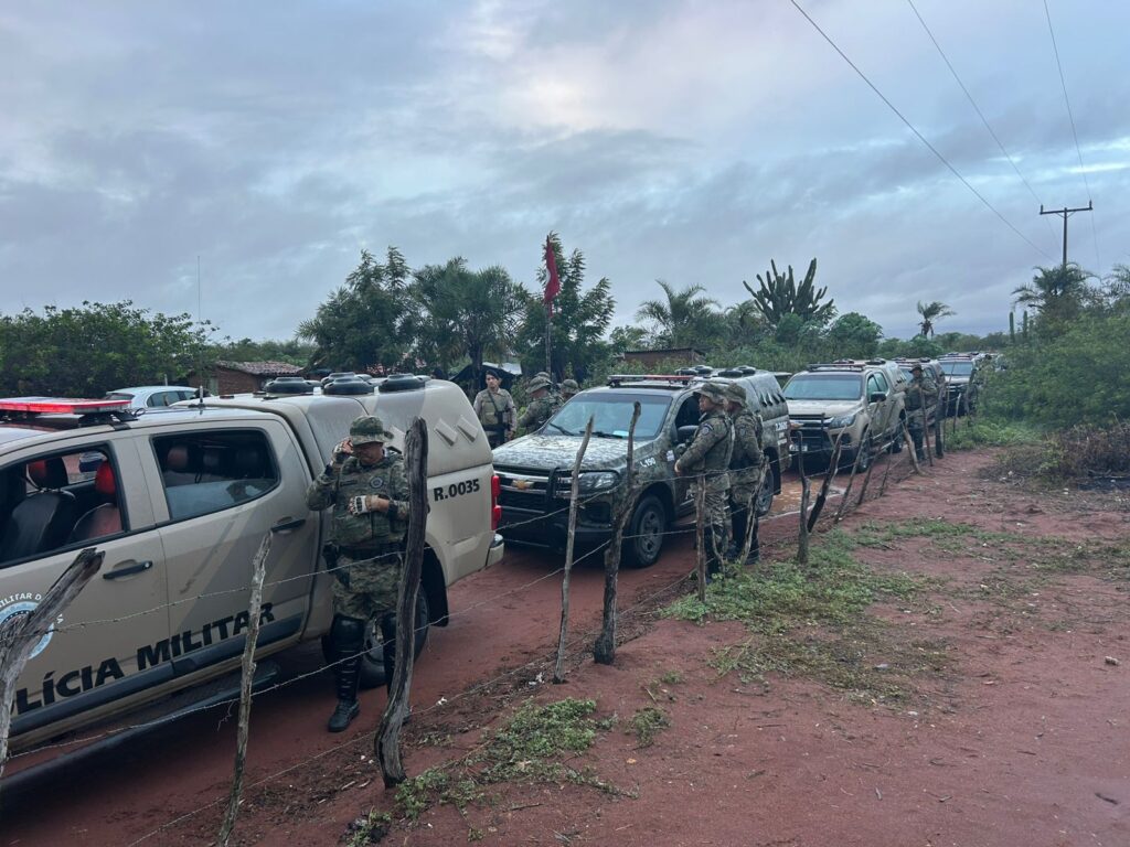 Polícia Militar realiza despejo violento e ilegal contra famílias sem terra na Chapada Diamantina, na Bahia Polícia Militar realiza despejo violento e ilegal contra famílias sem terra na Chapada Diamantina, na Bahia