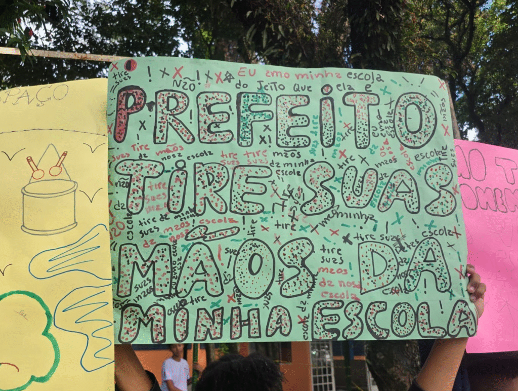 ‘Método da ditadura’: comunidade, parlamentares, universidade e conselhos de escola saem em apoio a diretores afastados por Nunes em SP