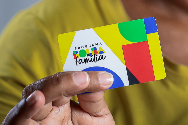 Governo atualiza regras de transição para beneficiados do Bolsa Família