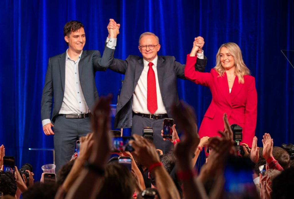 Trabalhistas vencem direita na Austrália em eleição marcada pelo anti-trumpismo