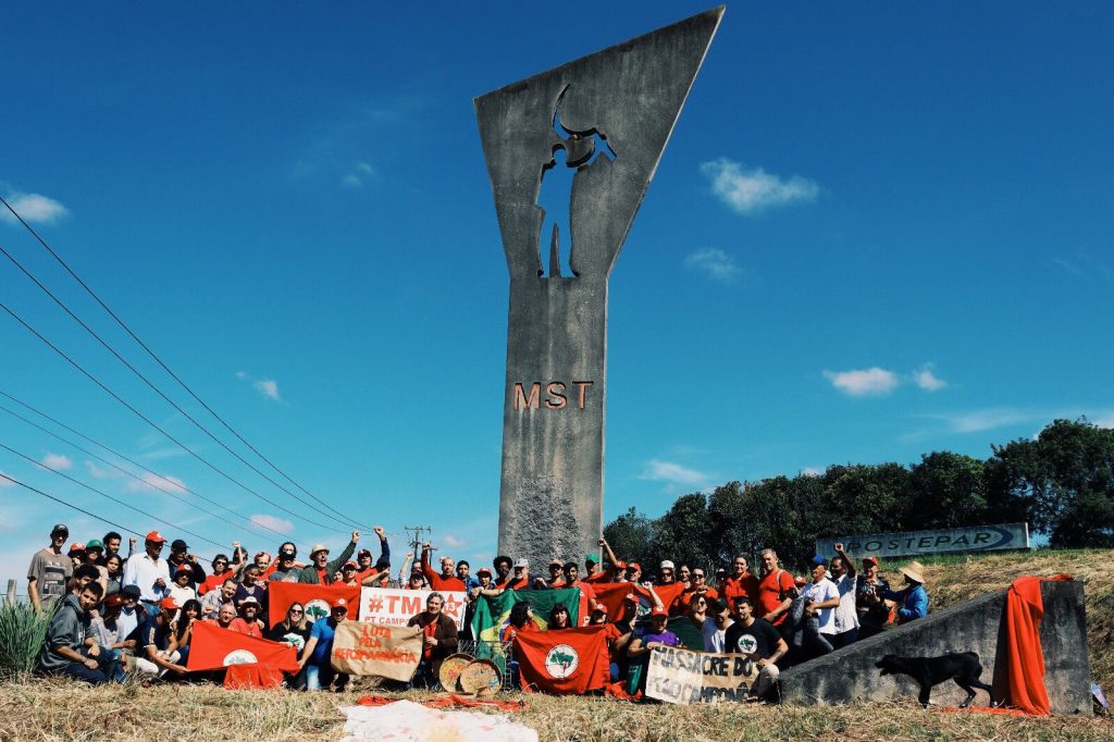 Ato cobra justiça por Antonio Tavares, Sem Terra morto pela PM do PR há 25 anos Ato cobra justiça por Antonio Tavares, Sem Terra morto pela PM do PR há 25 anos