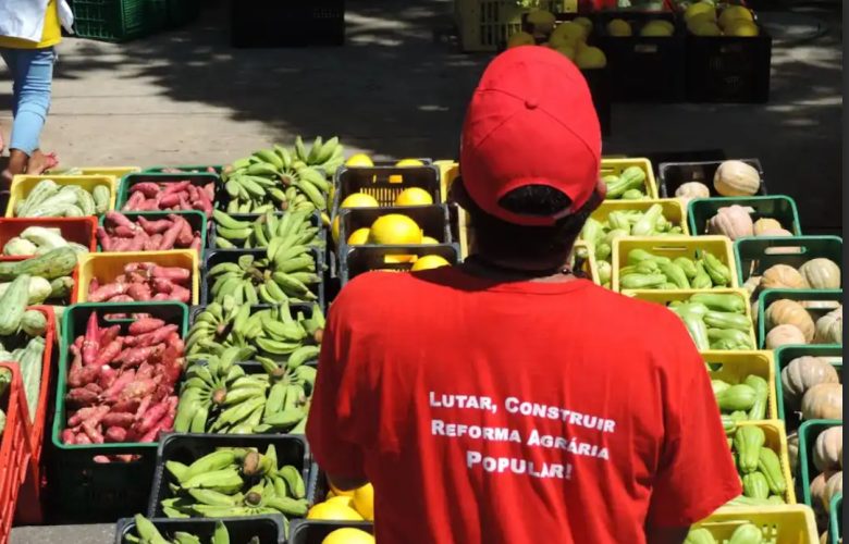 Ato “MST Cultivando a Solidariedade” vai distribuir 25 toneladas para 50 comunidades de SP Ato “MST Cultivando a Solidariedade” vai distribuir 25 toneladas para 50 comunidades de SP